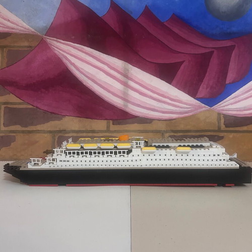 Titanic Model Ship COBI like new