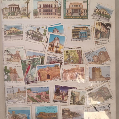 Stamp collection like new, 500+ worldwide in album