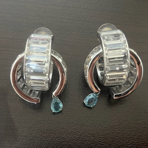 Swarovski earrings new, gray
