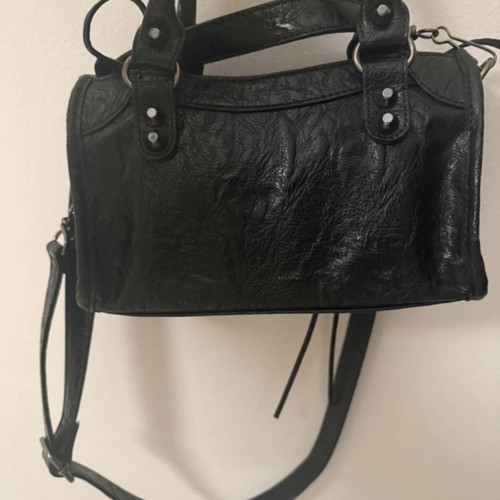 City bag crossbody black like new