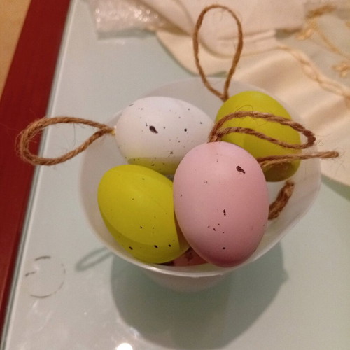 Easter decoration eggs new, plastic in 3 colors