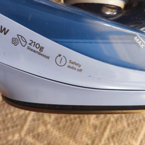 Philips Azur Performer Plus steam iron used with handle wear