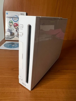 Nintendo Wii конзола употребявана, съвместима с GameCube с Mario Kart