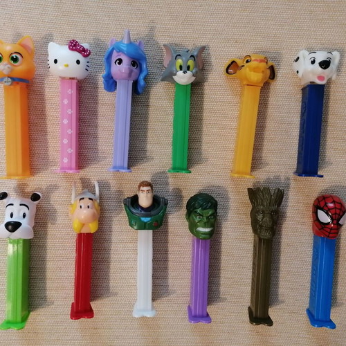 Pez candy dispensers set of 20 like new, Disney and Marvel characters