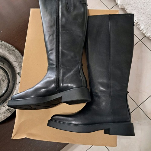 Vagabond black boots size 37, new, 100% leather with square toe