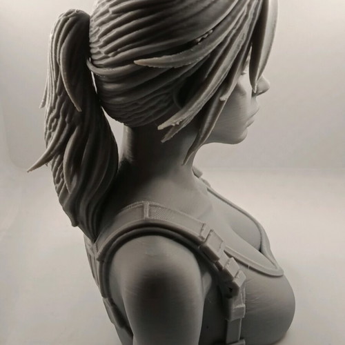 Lara Croft figurine like new