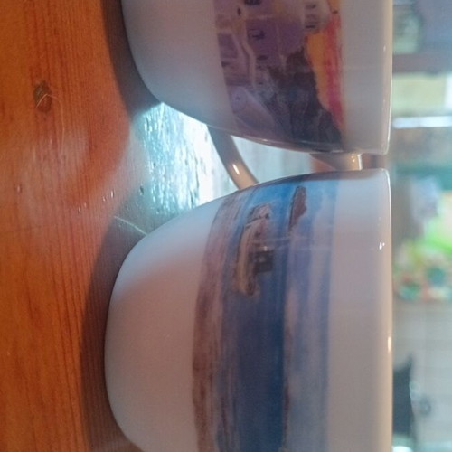 Set of 2 cups with Santorini and sea design like new