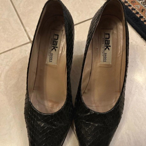 Nak leather pumps with 9cm block heel like new, black snake texture