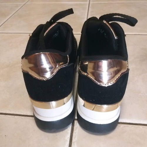 Women's sneakers like new, size 40, black and gold