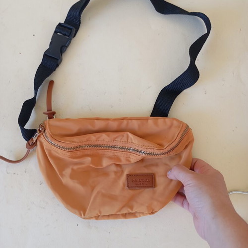 Banana bag mustard color Pull and Bear like new
