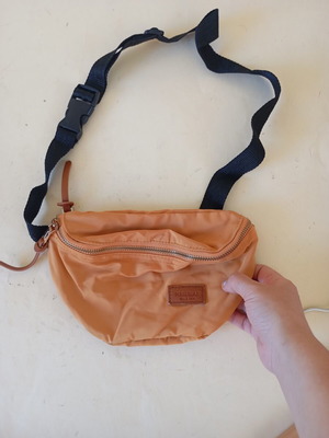 Banana bag mustard color Pull and Bear like new