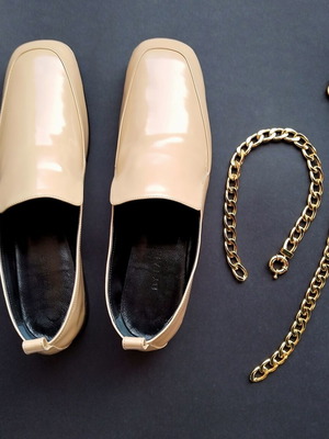By Far Nick moccasins semi-patent leather beige with detachable gold ankle chain size 39