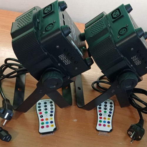 Stairville Quad Par Profile 5x8W RGBW LED spotlights set of 2 like new