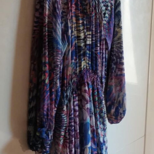 Dress like new, long colorful with elastic waist and sleeves