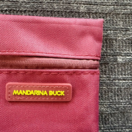 Mandarina Duck νεσεσέρ καλλυντικών καινούργιο, κόκκινο-μπορντό