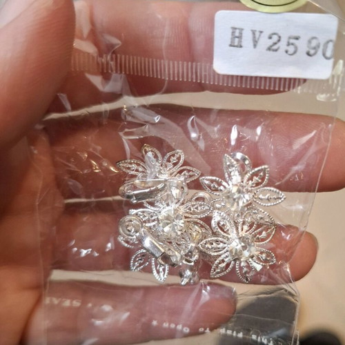 Hair accessories new, pack of 12 with rhinestones in silver and gold