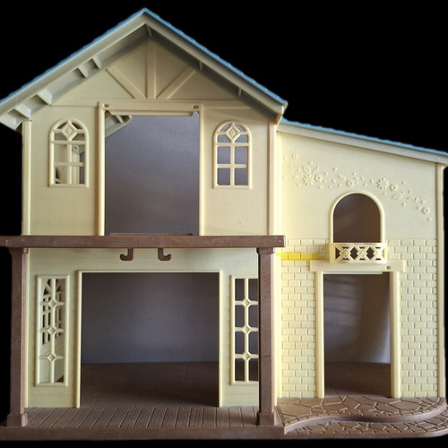 Dollhouse used, missing parts, no furniture