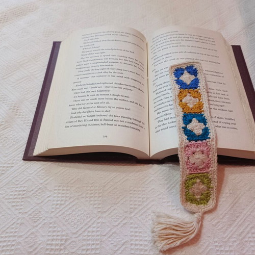 Handmade knitted bookmark with tassel and 100% cotton yarn new