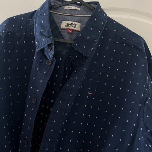 Tommy Jeans shirt large, like new, dark blue polka dot