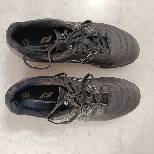Pro Touch football shoes size 40 like new, black