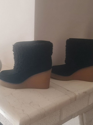 Ugg New Heights Cuff boots size 37 like new, black suede sheepskin
