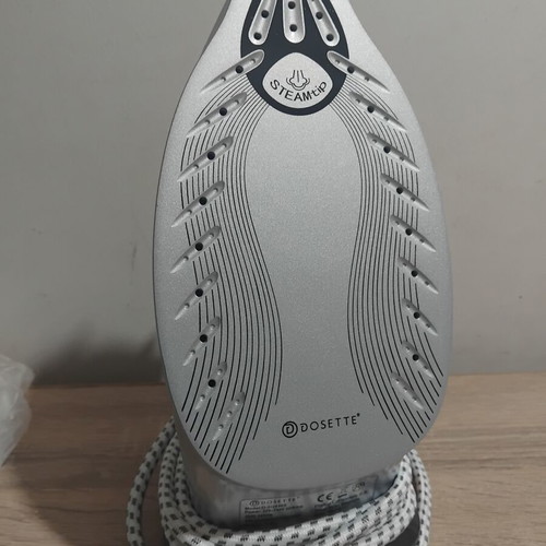 Dosette Steam Iron 2.400W like new with box and manual