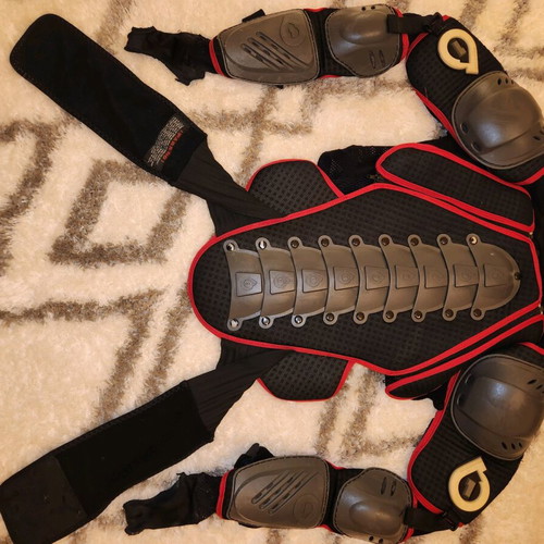 Sixsixone motorcycle protective vest used, size Medium