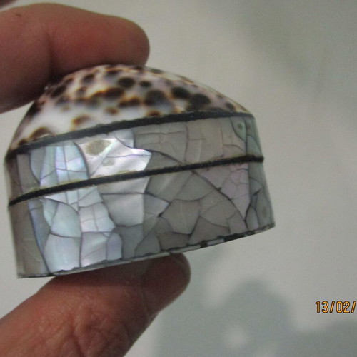 Handmade Cowrie & Abalone box like new