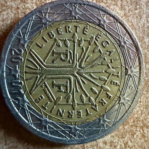 Collectible 2€ coin used with rare minting errors from France