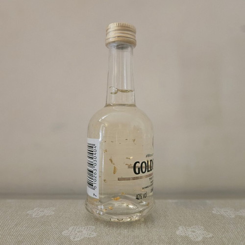 Goldschlager liqueur with edible 24k gold flakes, 50ml