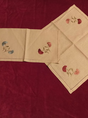 Machine embroidered napkins used, set