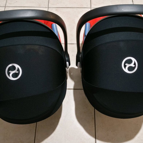 Cybex Aton M baby car seats (egg) like new, set of 2
