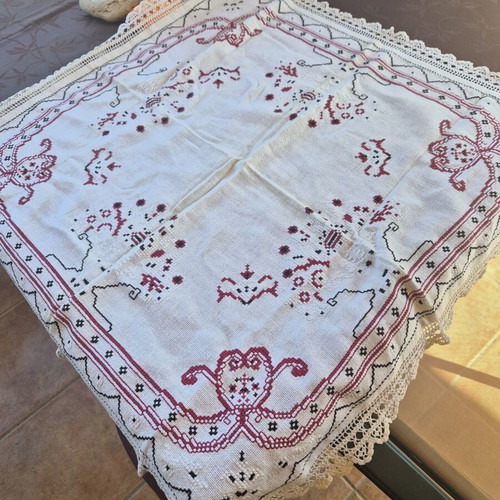 Vintage handmade table linens pack of 3 like new