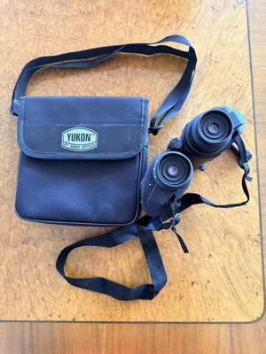 Yukon Newtonian Reflector 30x50 binoculars with case and manual