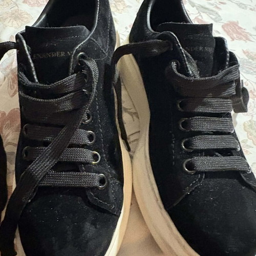 Alexander McQueen black suede sneakers like new, size 40
