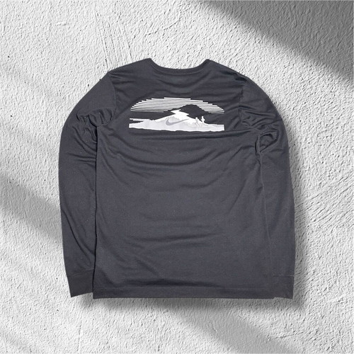 Nike Long-Sleeve Performance Shirt – Excellent Condition & Reflective Detail