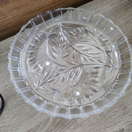 Serving platter used, diameter 29 cm, height 3 cm