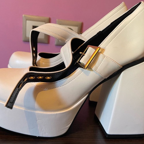 White pumps with thick heel size 39, synthetic leather, like new