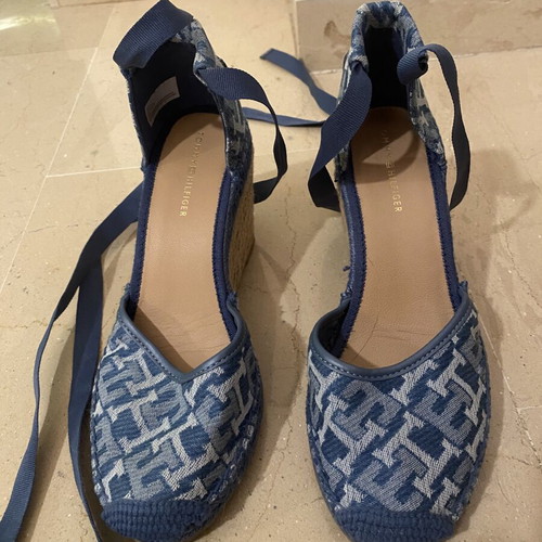 Tommy Hilfiger Monogram Denim Espadrille Wedges like new, blue and beige