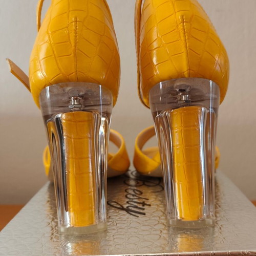 Besty yellow sandals new, size 39, 10 cm heel