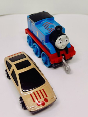 Mattel Toy Train Thomas the Tank Engine with Vintage Sports Car, Like New
