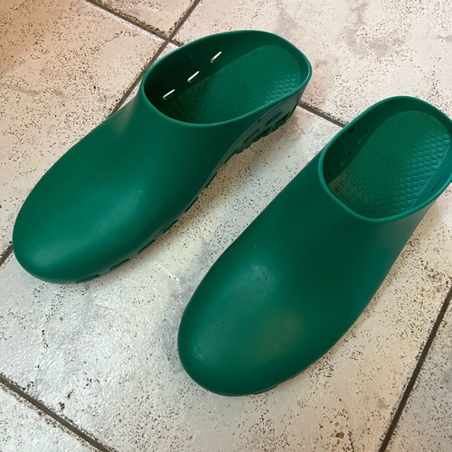 Surgical clogs like new, size 44-45, green