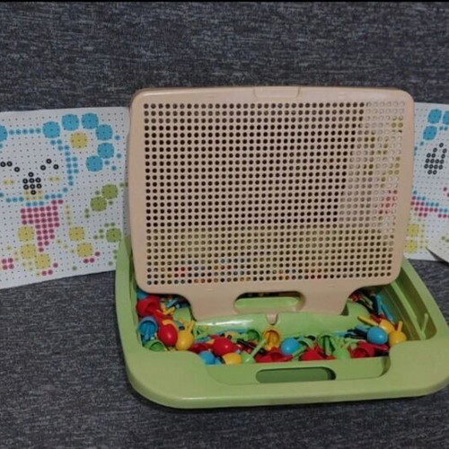 Pegboard art toy like new with colorful pegs