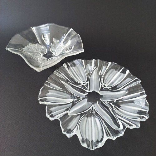 Set of 2 vintage embossed glass platters - ortnervieres like new