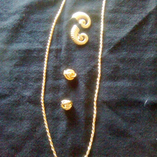 Necklace and earrings like new gold-colored