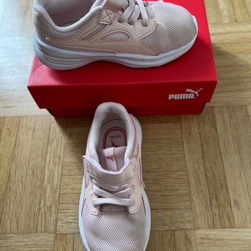 Puma kids athletic shoes used size 24
