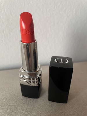 Κραγιόν Rouge Dior απόχρωση 643 Stand Out κοραλλί κόκκινο
