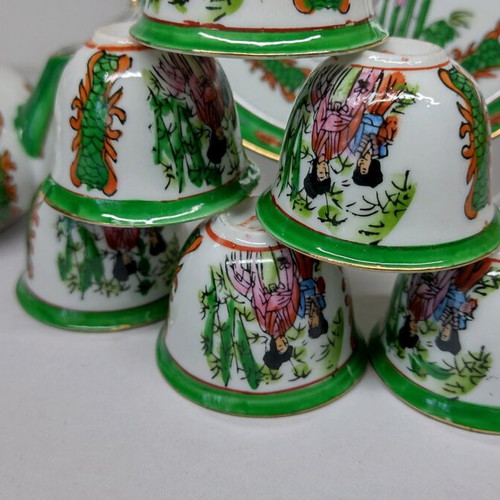 Chinese miniature tea set Zhong Guo Jingdezhen Zhi with 9 pieces, painted geishas