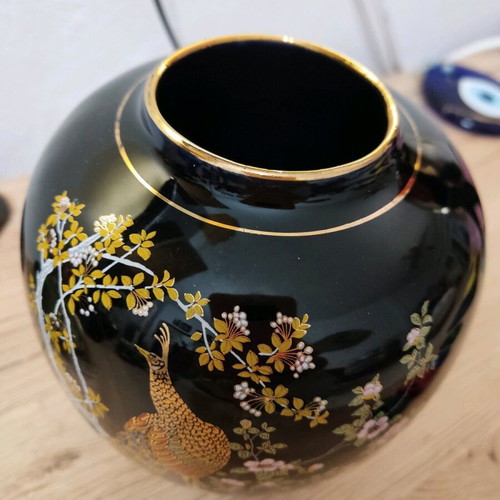 Porcelaine vintage vase made in Japan in like new condition