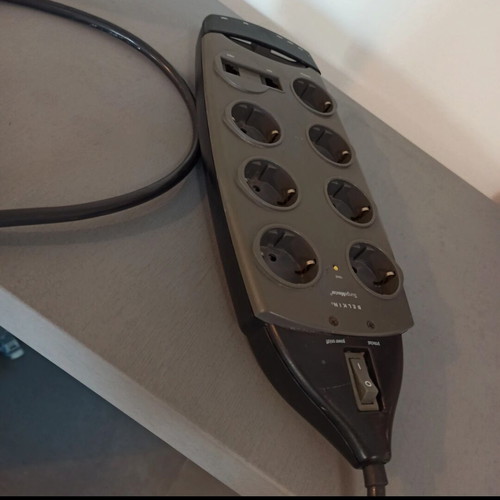 Belkin Surge Master surge protector 7 outlets with switch and 2.90 m cable like new